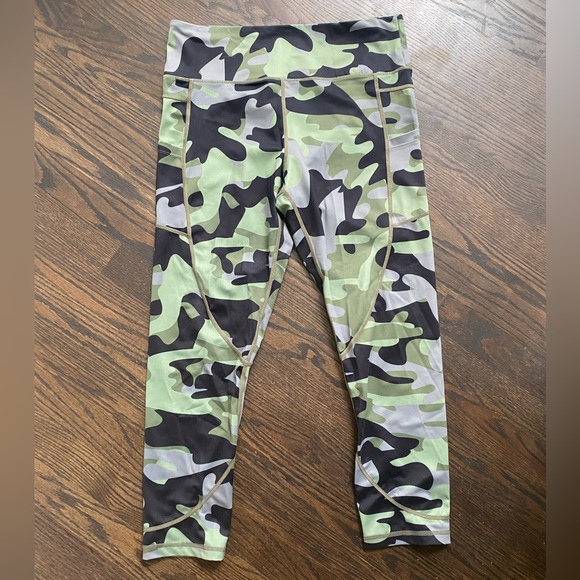 Zyia camo light n tight leggings with pocket size 14-16 GUC - Picture 2 of 5